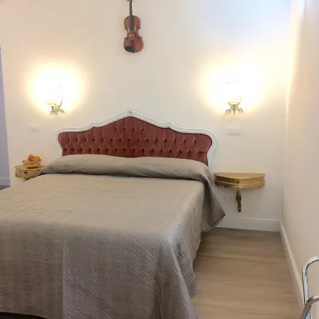 Il Violino Luxury Suite Verona 招待所 2*
